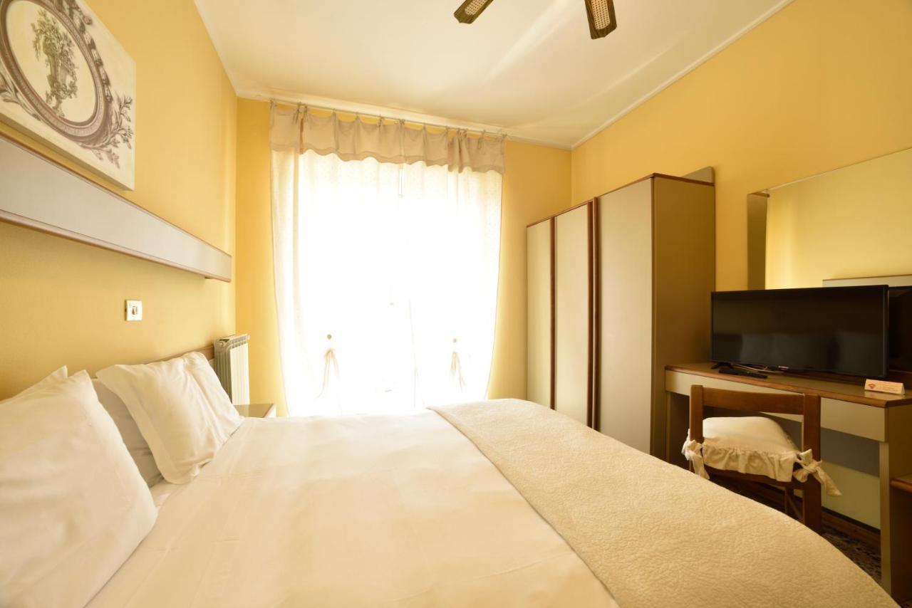 Hotel Bergamo Mare San Bartolomeo Al Mare Exterior foto