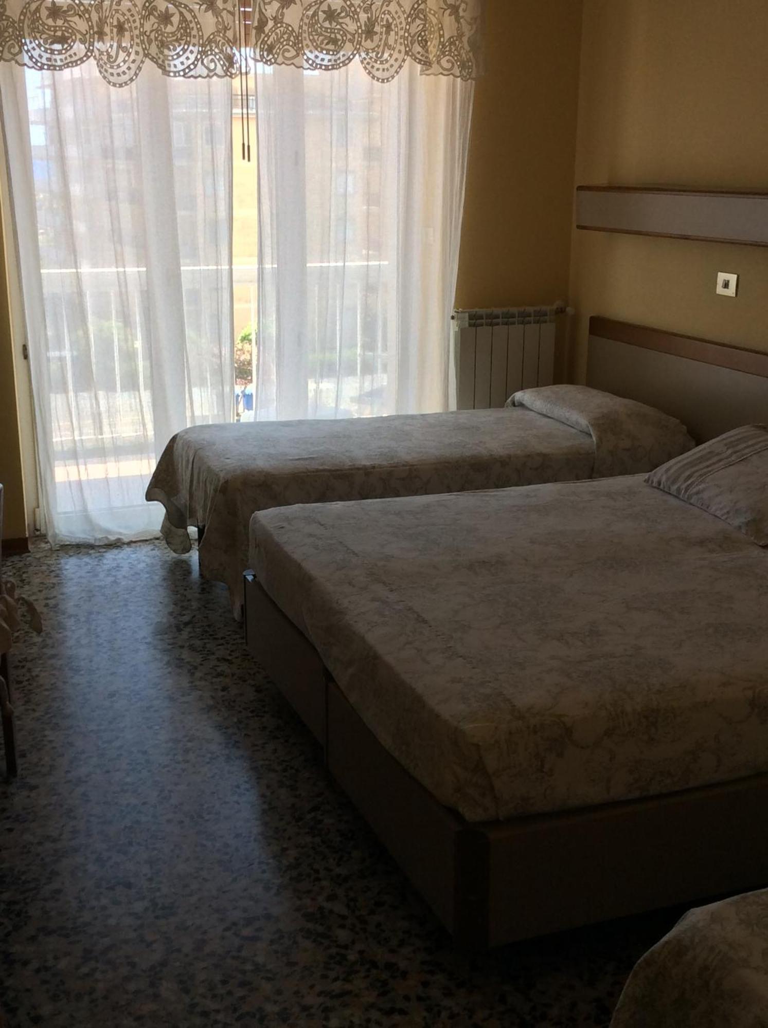 Hotel Bergamo Mare San Bartolomeo Al Mare Exterior foto