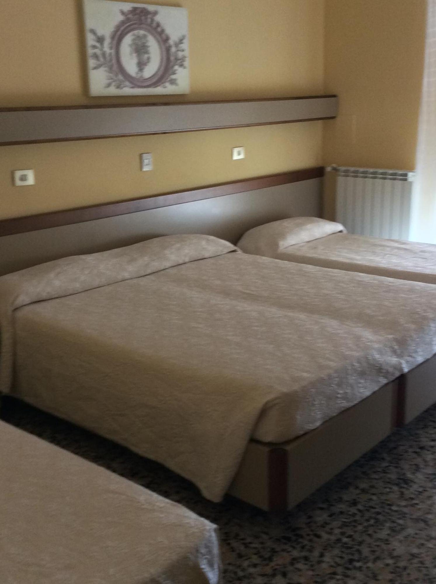 Hotel Bergamo Mare San Bartolomeo Al Mare Exterior foto